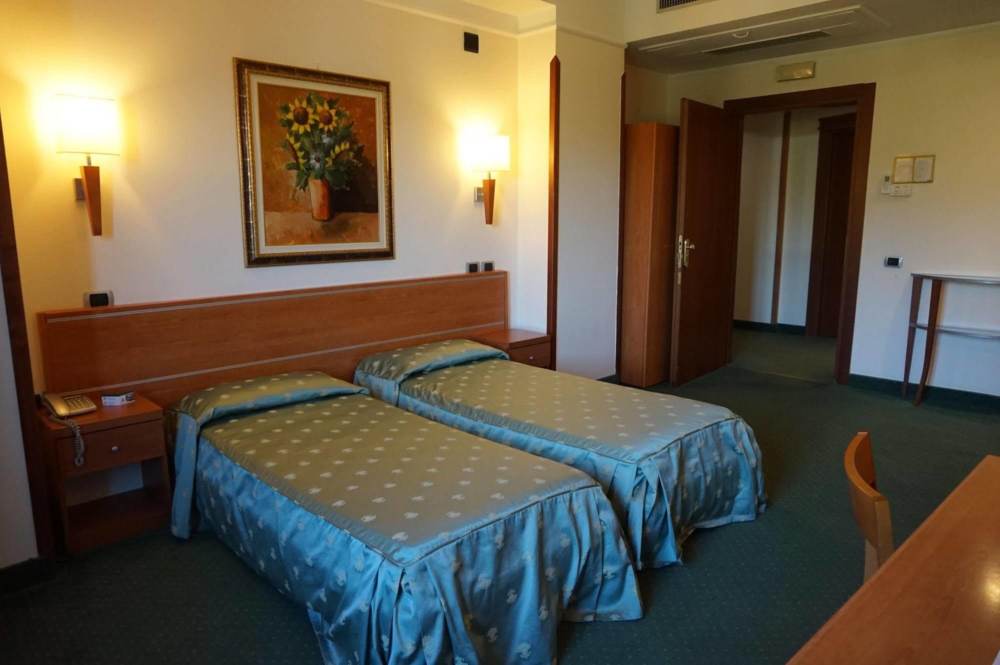 Bel Sito Hotel Due Torri Manocalzati Екстериор снимка
